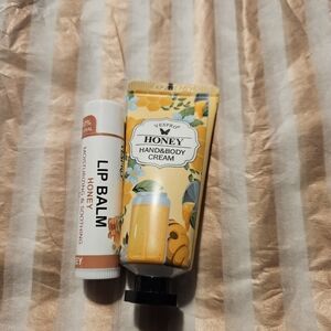Beauty gift set by Vespro Honey  🖐 Hand Cream and Honey lip 💋 balm
